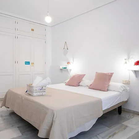 Apartment Private Balcony Walk To Mezquita Alcazar