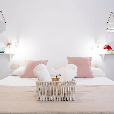 Apartment Private Balcony Walk To Mezquita Alcazar *