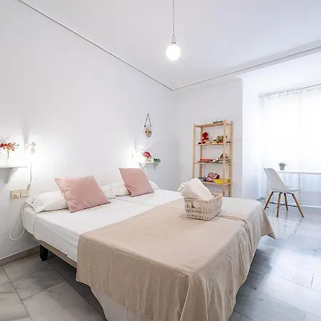 Apartment Private Balcony Walk To Mezquita Alcazar *