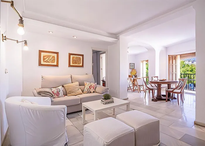 Private Balcony Walk To Mezquita Alcazar Апартаменты *