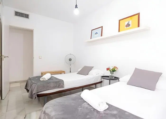 Private Balcony Walk To Mezquita Alcazar Апартаменты