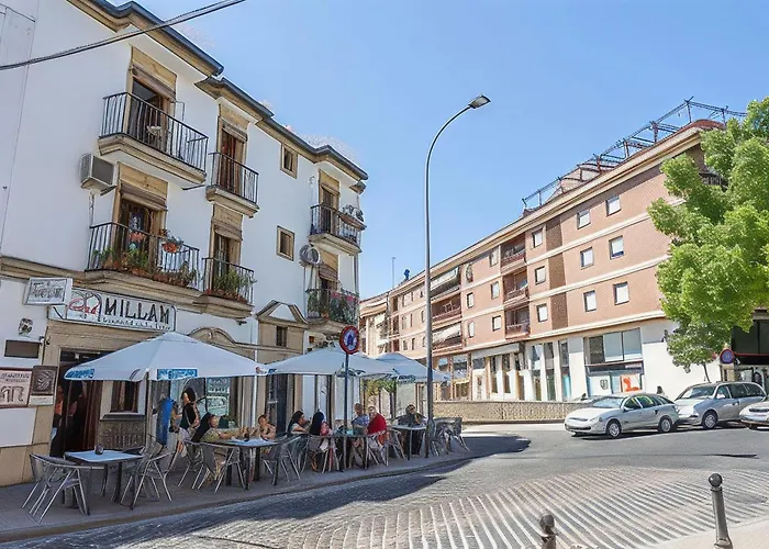 Апартаменты Private Balcony Walk To Mezquita Alcazar