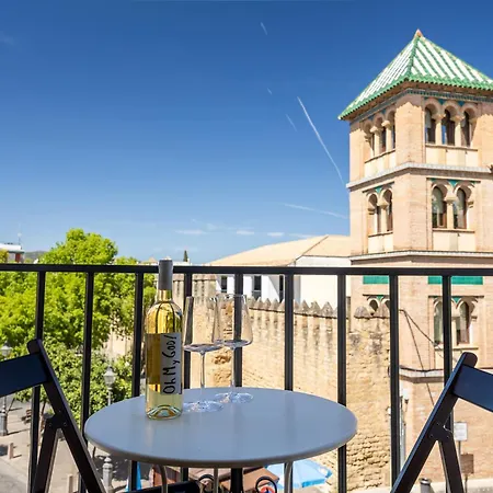 Private Balcony Walk To Mezquita Alcazar 公寓