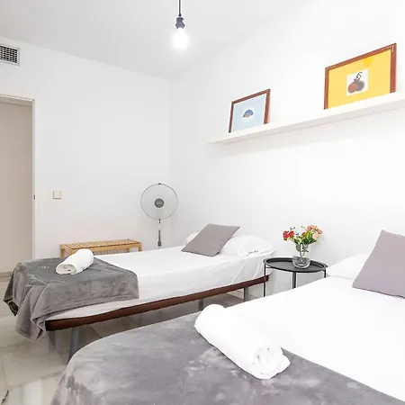 Private Balcony Walk To Mezquita Alcazar 公寓