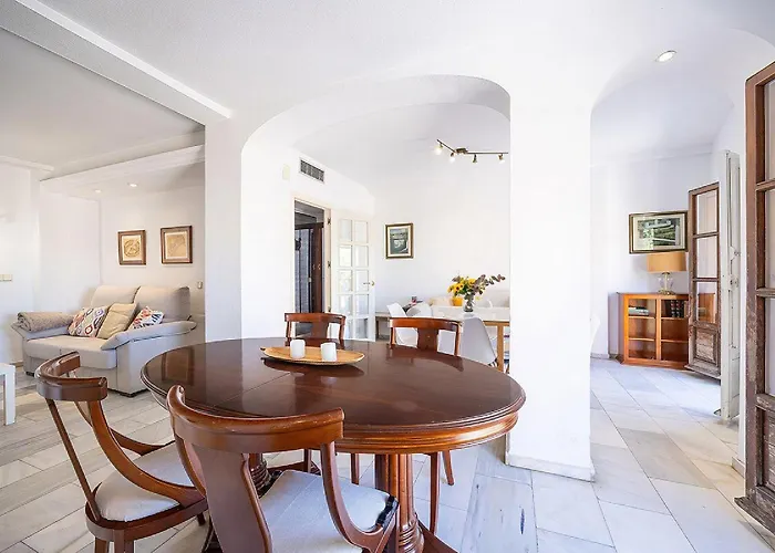 Private Balcony Walk To Mezquita Alcazar 아파트 *