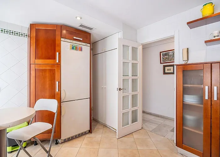 Private Balcony Walk To Mezquita Alcazar 아파트 *